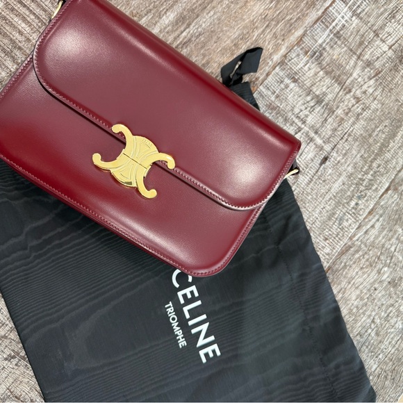 *NEW* Fall 2024 Celine Classic Triomphe bag in shiny calfskin (Burgundy) - Picture 2 of 7